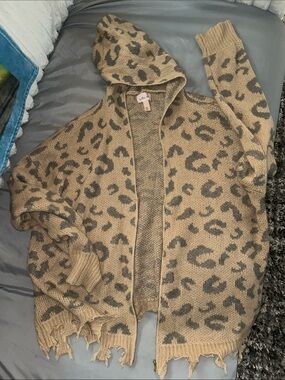 Like new willow and root leopard zip up cardigan distressed from buckle